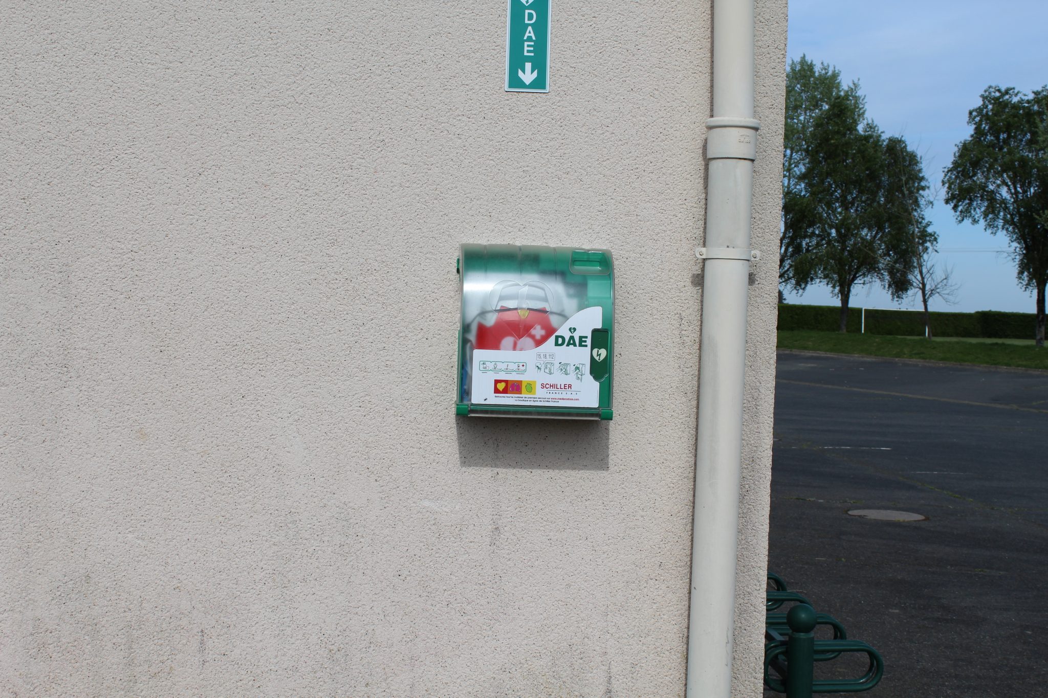 Emplacement défibrillateur - A l’entrée de la Salle Chantaloup