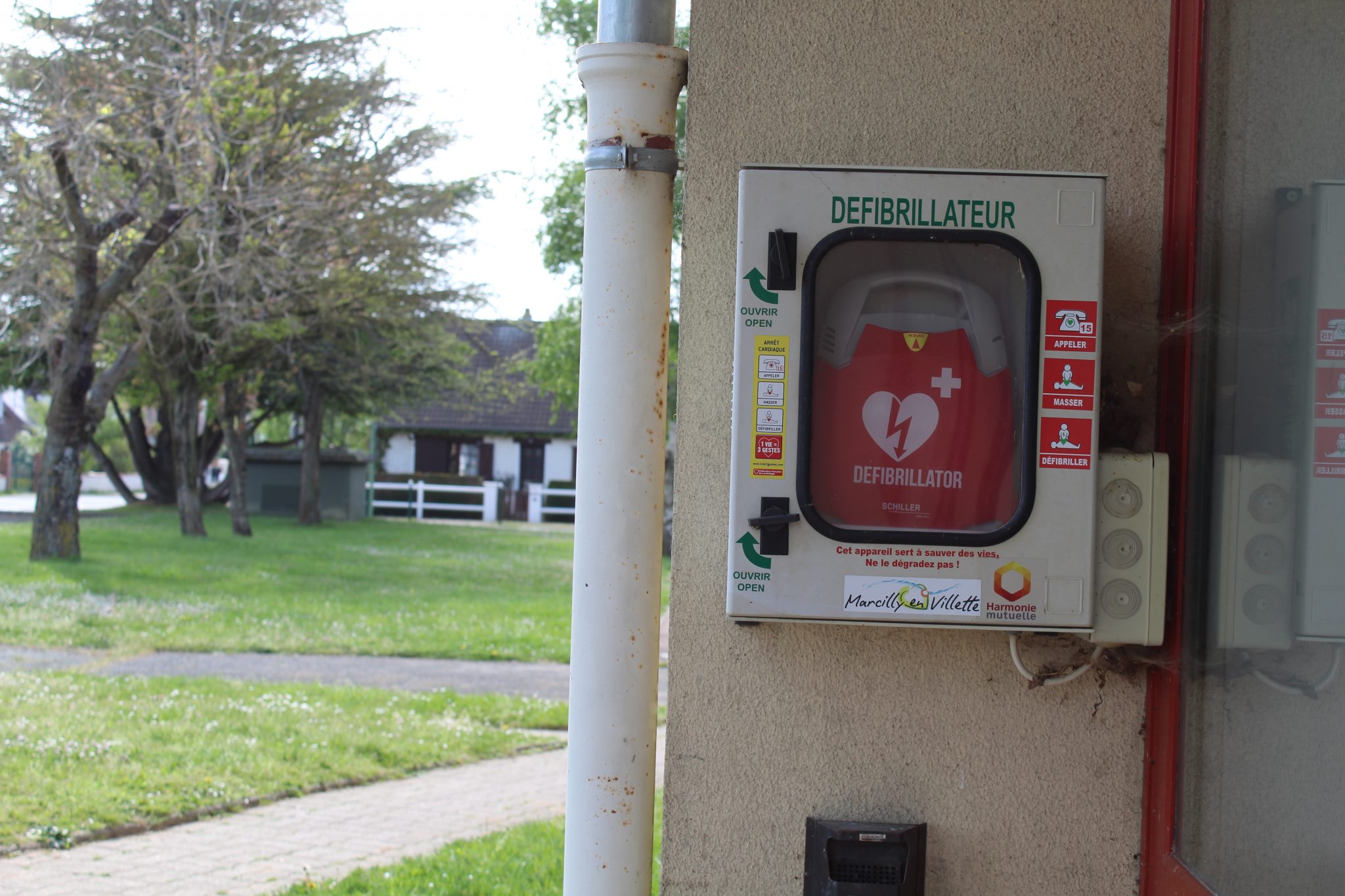 Emplacement défibrillateur - A l’entrée du gymnase