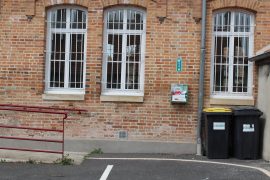 Emplacement défibrillateur - Dans la cour de la Maison des Associations